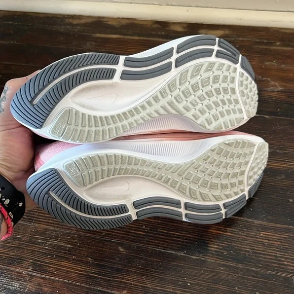 Nike Air Zoom Pegasus 37 Women’s 11 - Picture 5 of 7